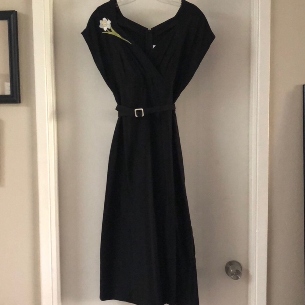 Black Cap Sleeve Sweetheart Neckline Wiggle Dress